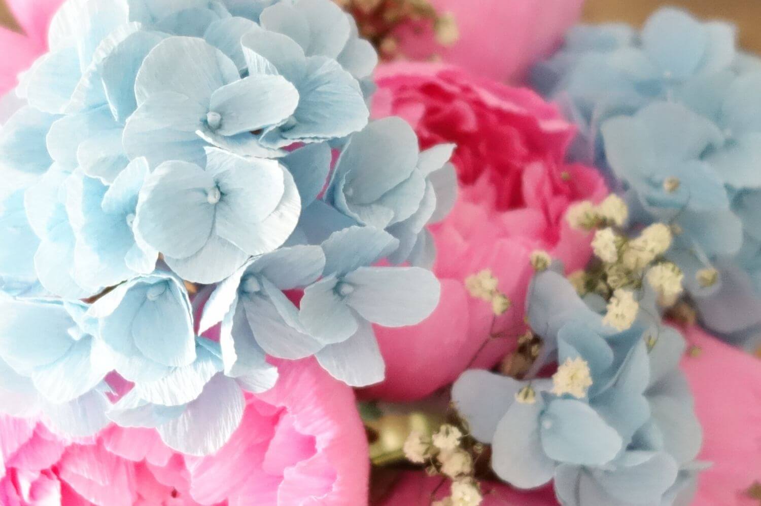 ramos de papel peonías y hortensias